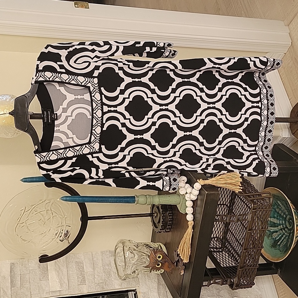 White House Black Market Signature Knits Geometric print Blk/Wht Dress, SM